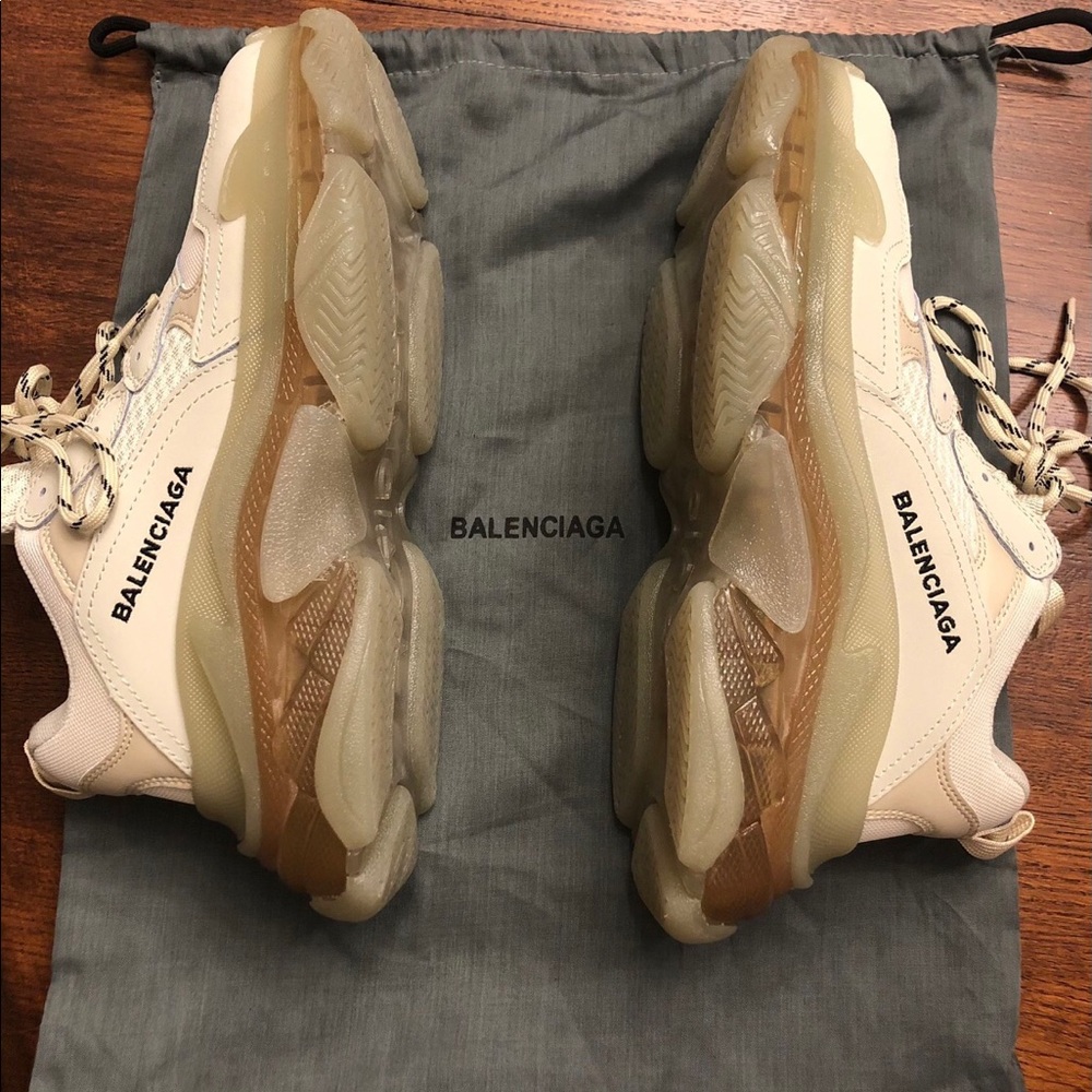 Triple s size 39